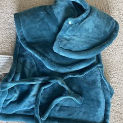 body heating blanket with strap and shoulder button covers neck, shoulder, back