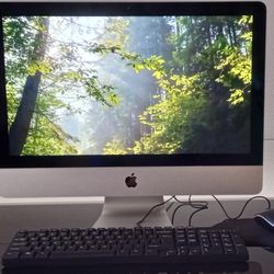 Like New Apple 21.5" iMac Desktop Computer For Sale.