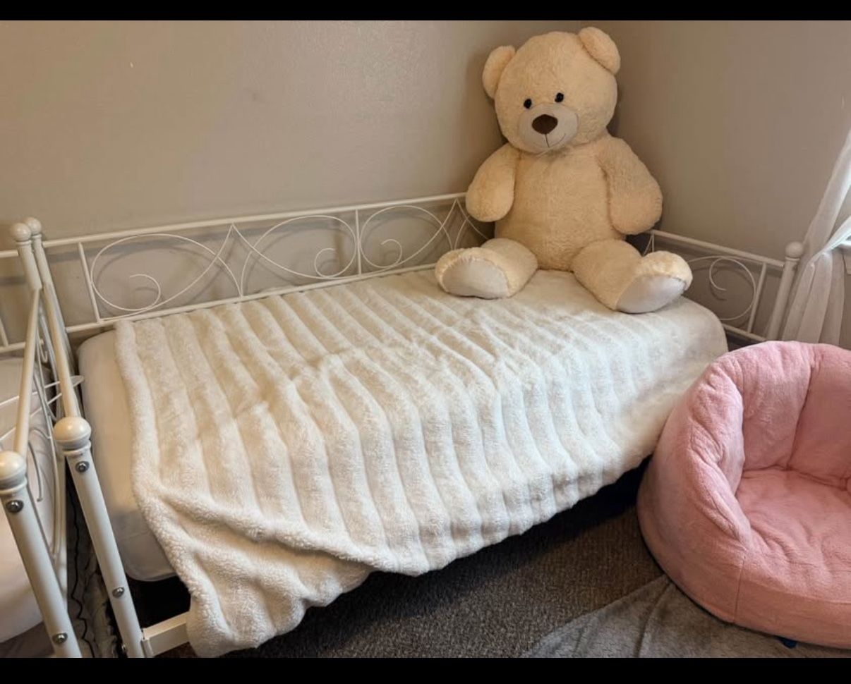Two Twin Day Beds