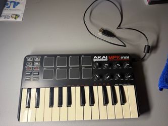Akai Professional MPK Mini MK1 25-Key USB MIDI Keyboard Controller with Cable