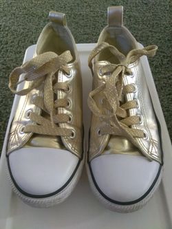 Girls Gold metallic shoes