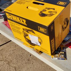 DEWALT
 
2 Gal. MAX Cordless Wet/Dry
Vacuum (Tool 