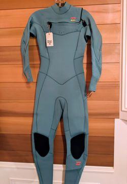 Women's Size 6, 3/2 wetsuit