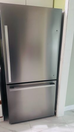 Hisense Stainless Steel Bottom Freezer Refrigerator – $300 OBO