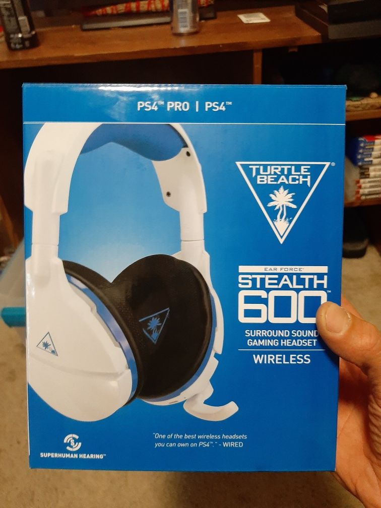 BRAND NEW Wireless Turtle beach Stealth 600 White PS4