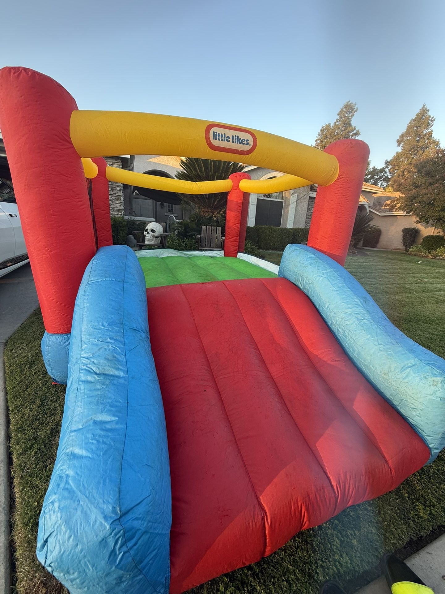  Little Tikes Bounce House w/ Slide & Blower  Fully Working! 