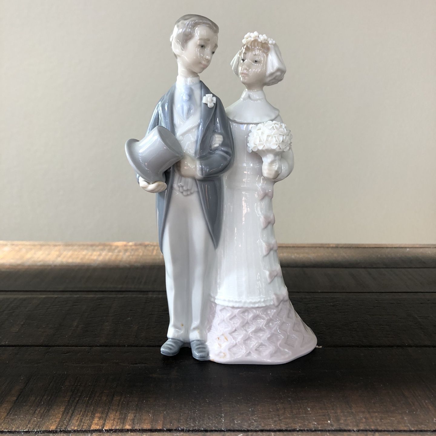Perfect Wedding Gift! Porcelain Wedding Figurine. LLADRO.