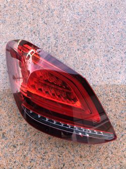 Mercedes benz c -class tail light