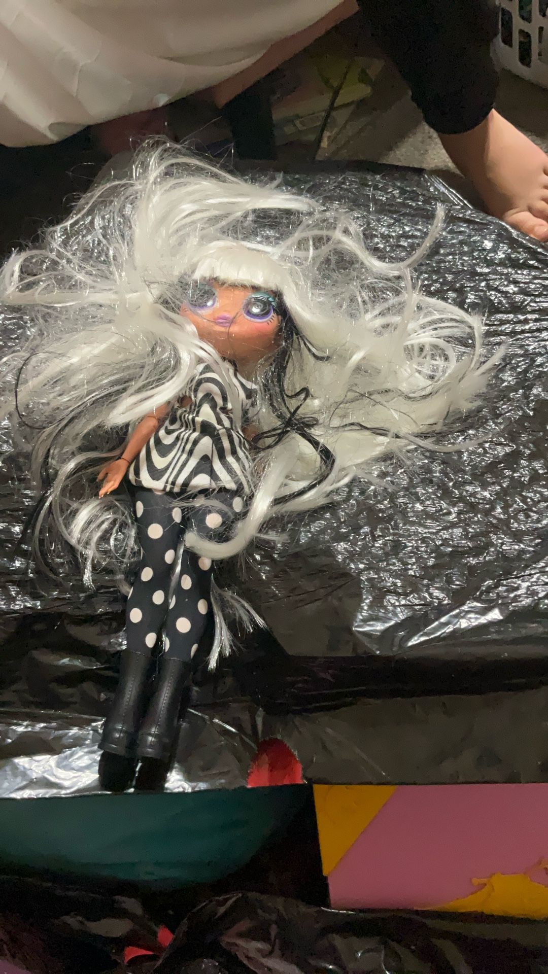 Lol OMG doll missing one hand