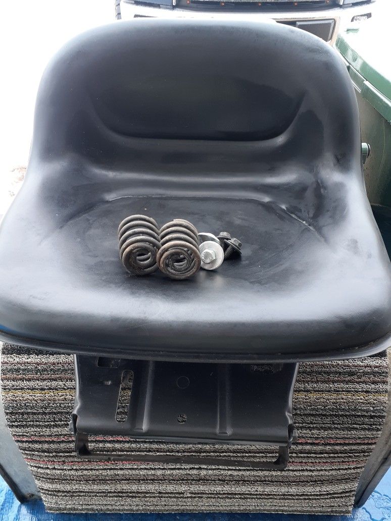 LAWN MOWER SEAT