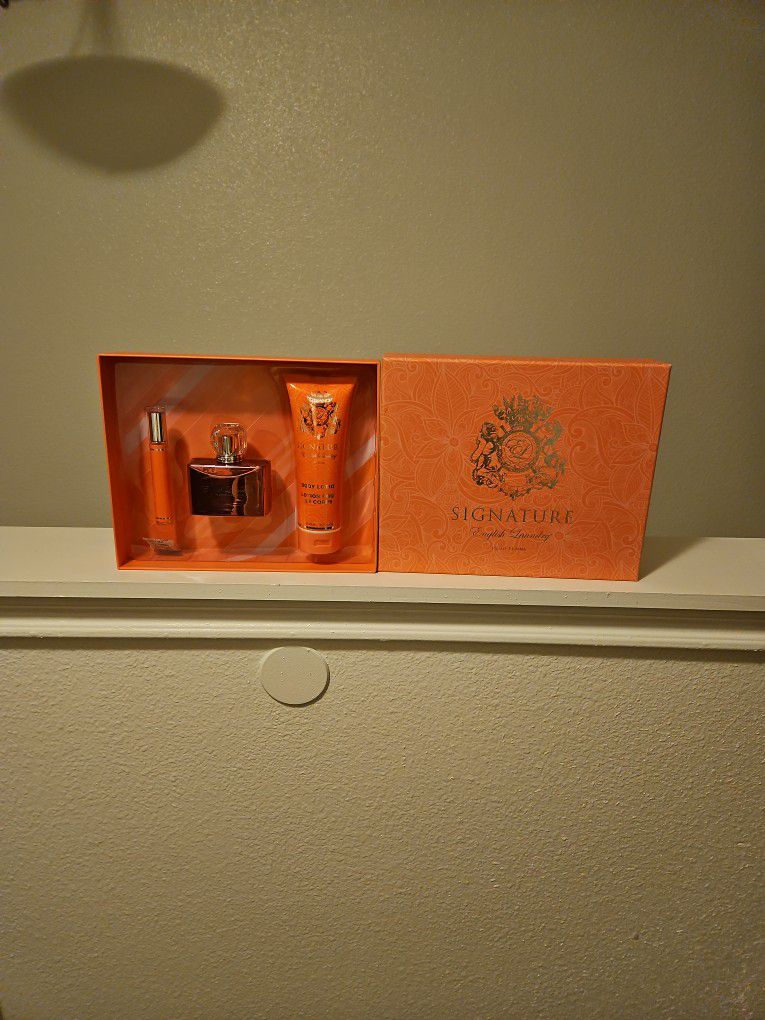 Perfum Set From Macy's Brand New. $50