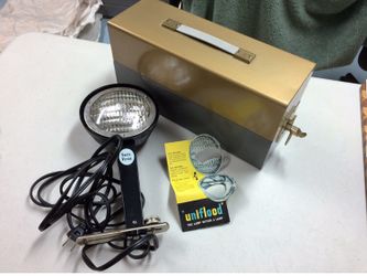 Smith Victor Floodlamp with GE Uniflood Bulb