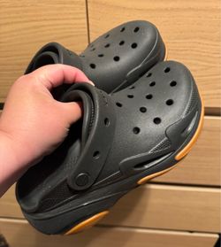 Women Platform Crocs (MOVING NEED GONE)