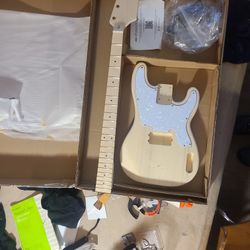 BASS GUITAR KIT. ELECTRIC 