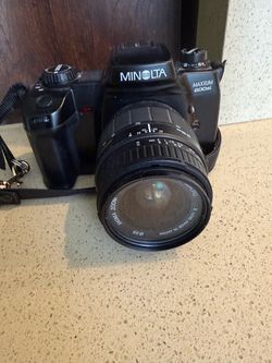 Vintage Minolta Maxim 600si film camera with Lens & new battery