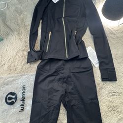 LULULEMON BRAND NEW SIZE 6