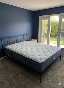Serta Perfect Sleeper Queen Mattress + Metal Frame - Excellent Condition 