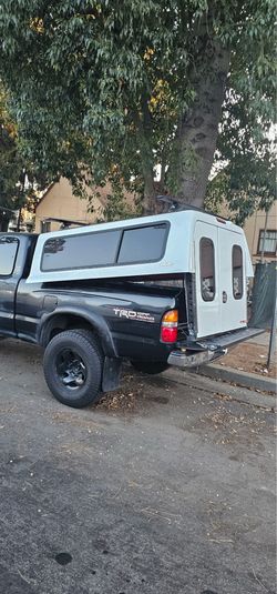 Fiber Glass  SnugTop White Camper Shell for Ford-F150