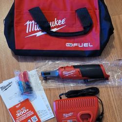 New Milwaukee M12 Fuel 3/8 High Speed Ratchet Kit Cordless Brushless $160 Firm Pickup Only