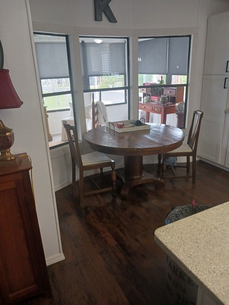 Round Table With 4 Chairs