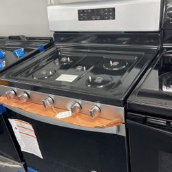 New Scratch And Dent Whirlpool 5 Burner Gas Stainless Steel Range. 1 Year Warranty 
