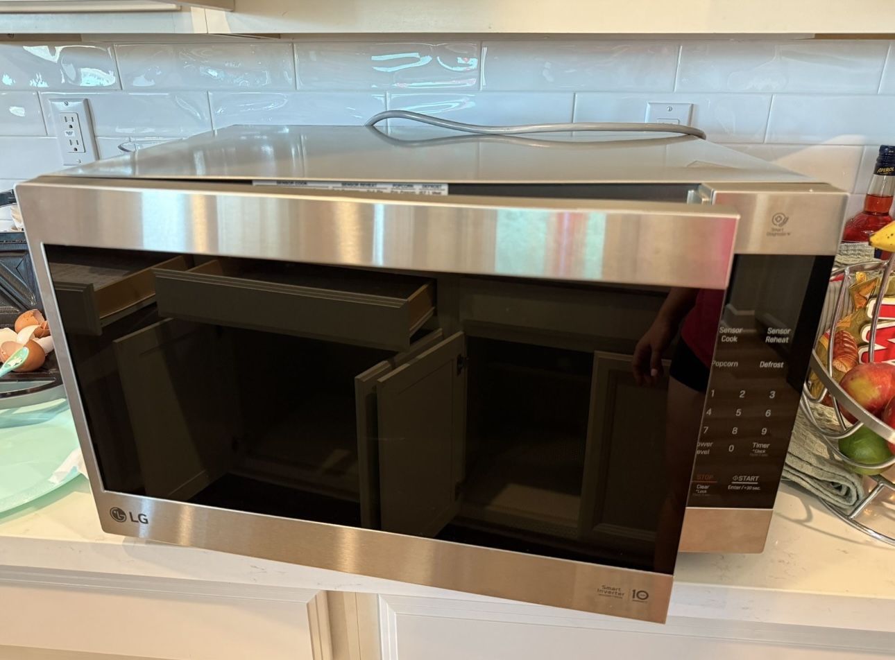 LG Neo Chef Microwave