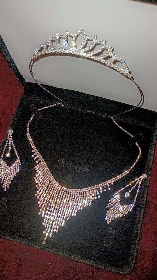 Tiara With Necklace And Earrings