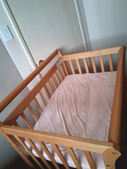 AFG INTERNATIONAL PRODUCT INC. BABY MINI CRIB BEIGE