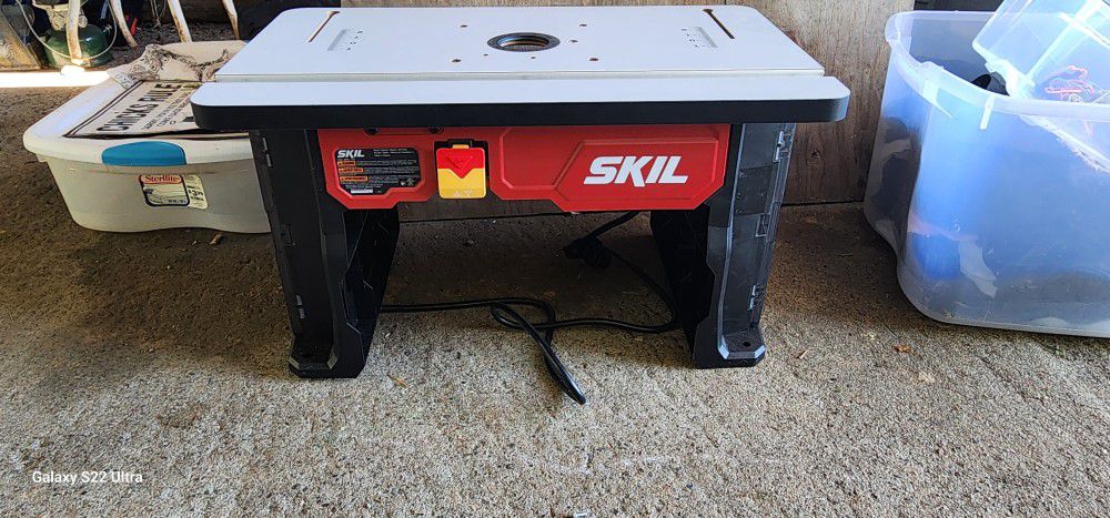 Skil Saw Table With 🔋 