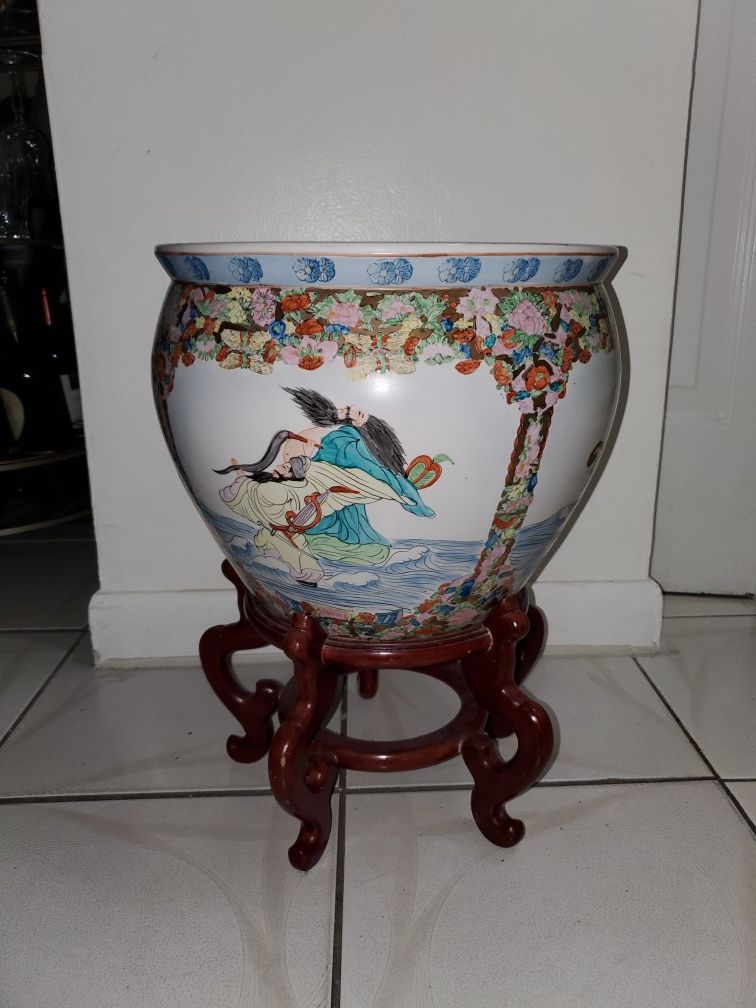 CHINESE PORCELAIN FLOWER POT OR FISH BOWL.