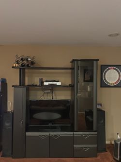 Entertainment center