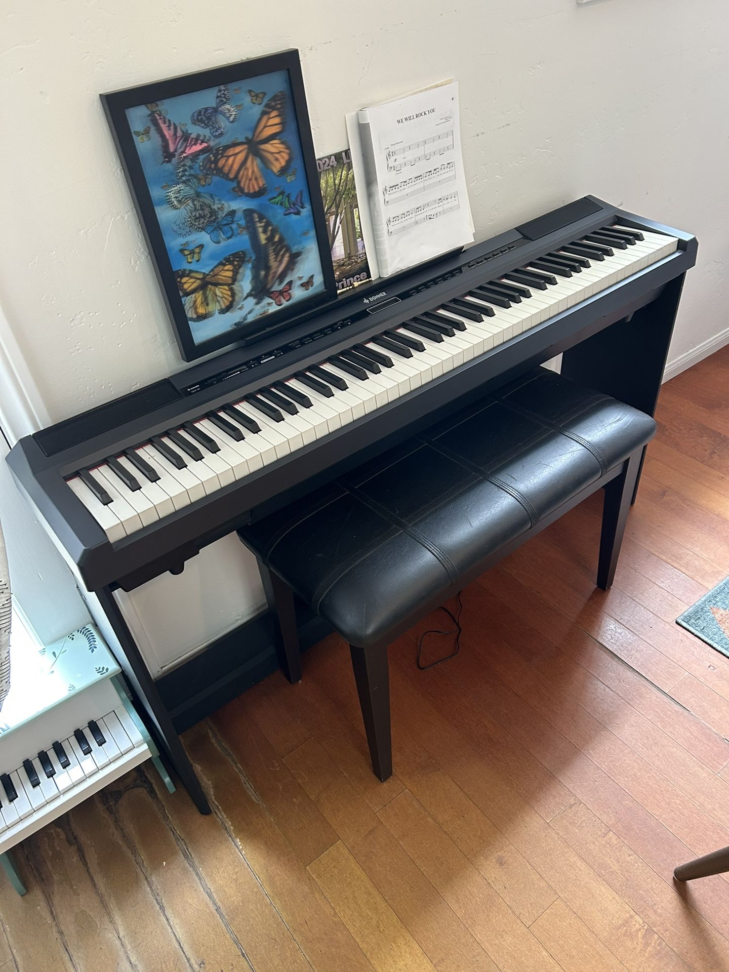 Electric Keyboard And Stand 