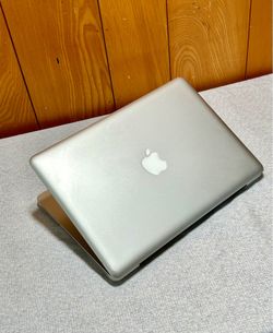 Apple MacBook Pro 13” i5/8GB/256GB SSD $140