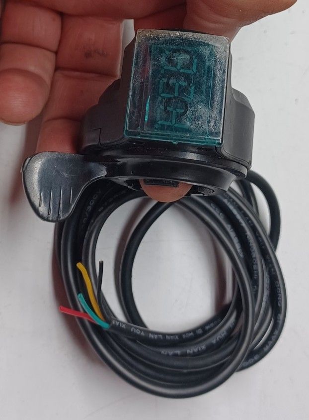 Multiple Voltage 4 Wire Thumb Throttle