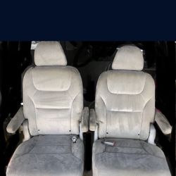 2007 Honda Odyssey Middle Row Seats Good Condition 99$ Obo
