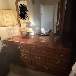 Dresser With Mirror