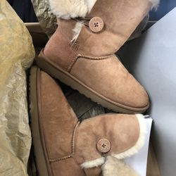 Ugg Boot With Side Button Size 11 