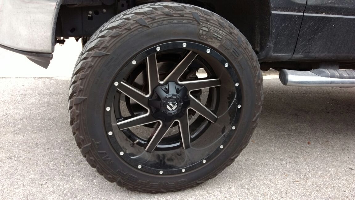 22x12 fuel renegade 35x12.50R20 F150
