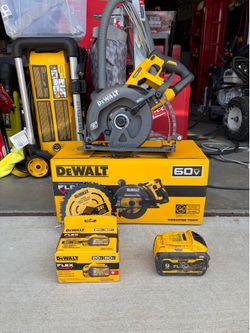 Herramienta solamente - 7 1/4” Serruchó Sierra de mano 60v Dewalt nuevo - con pila usada $100 más - nueva pila $150 más