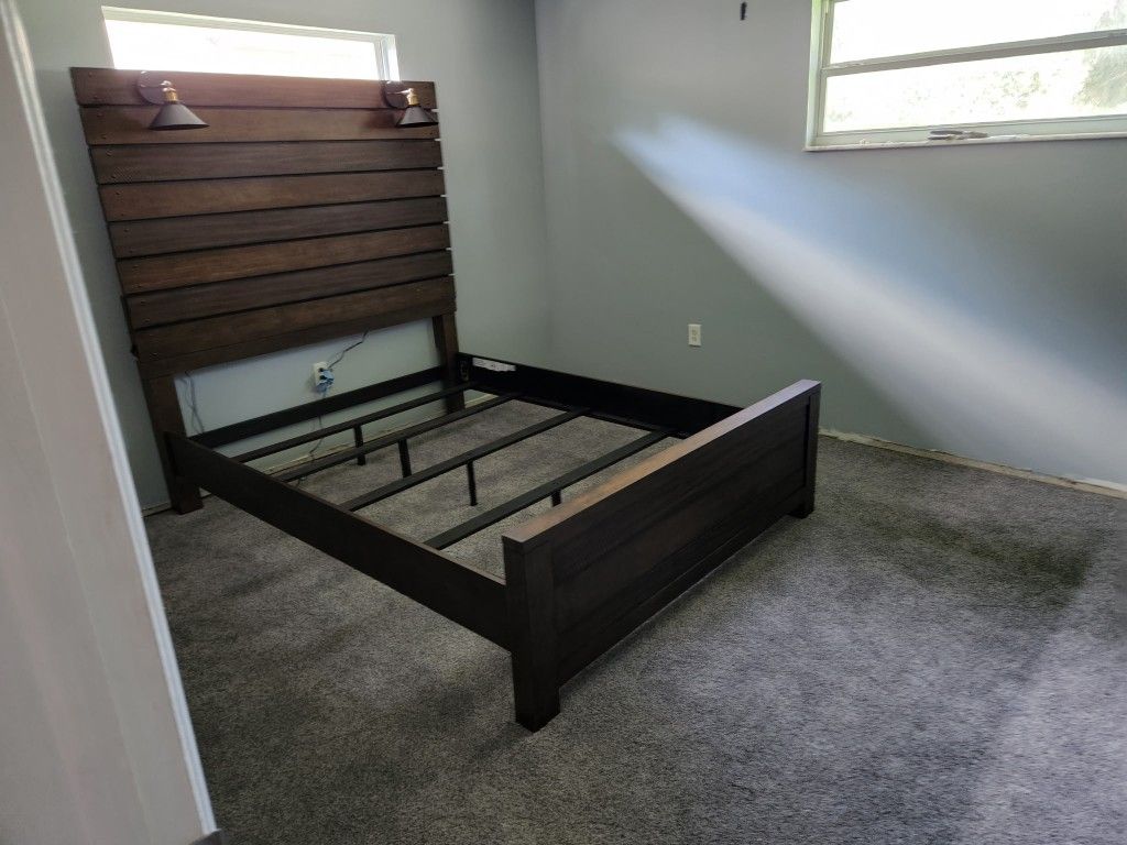 Dakota Collection Queen Bedset