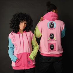 New size medium Cakeworthy Netflix's Squid Game color block hoodie featuring the guard symbols! 