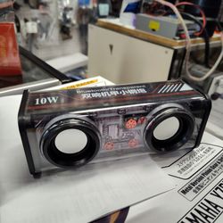 Small personal loudspeaker rechargeable 8 hour Play Time