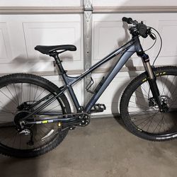 Diamondback Mountain Bike, OBO *Excellent Condition 
