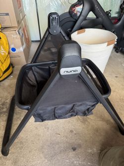 FREE NUNA DEMI NEXXT BASSINET STAND