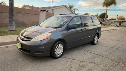 Toyota Sienna Minivan – Gray 2010