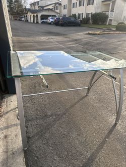 Table Ass & Metal Legs Free