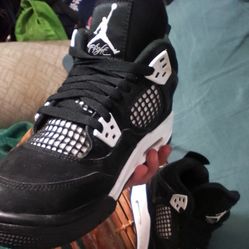 Jordan Retro 4 (Men: 5½ Or Women: 7)