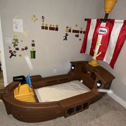 Pirate Ship Bed 