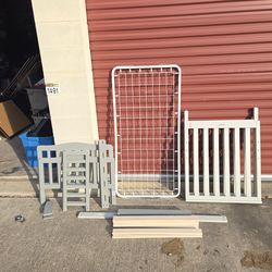 Convertible baby crib