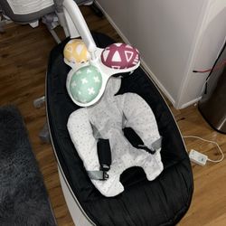 4Mom MamaRoo MultiMotion Swing